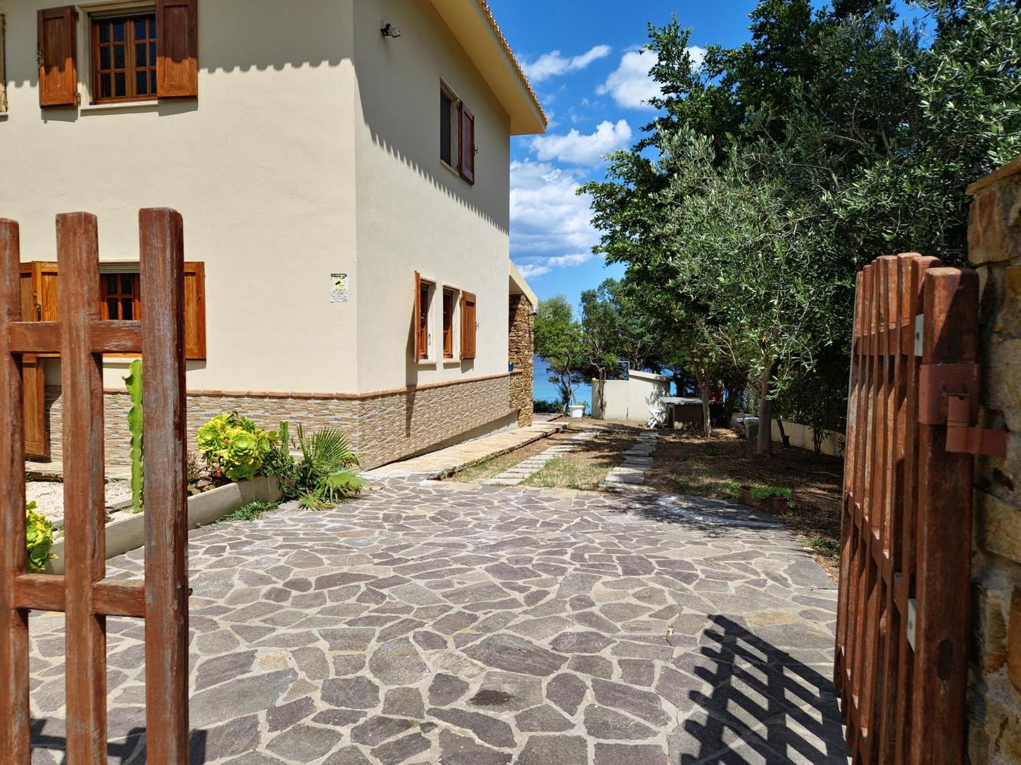 Villa Papiyon - Accesso Privato Alla Spiaggia Cala Liberotto Exterior photo